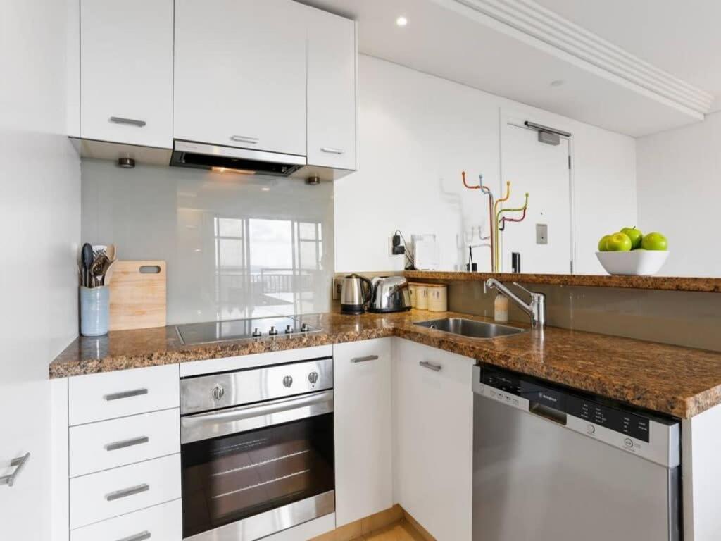 Bright One Bedroom Beauty With Balcony And Unbeatable Views Auckland Exterior photo