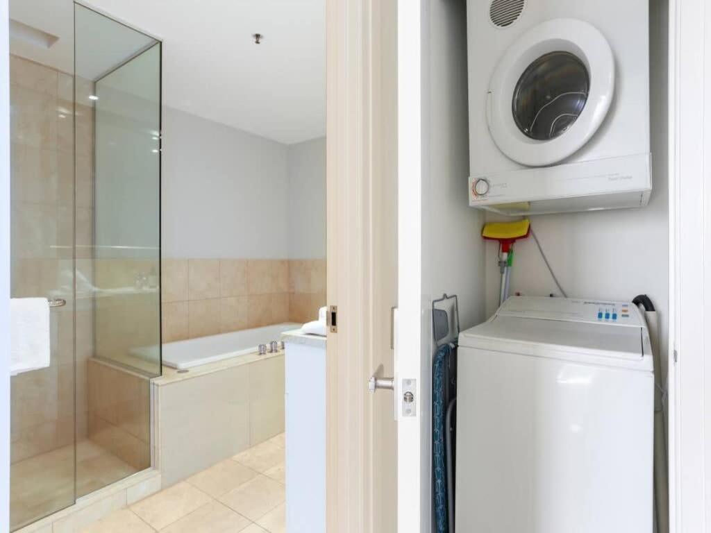 Bright One Bedroom Beauty With Balcony And Unbeatable Views Auckland Exterior photo